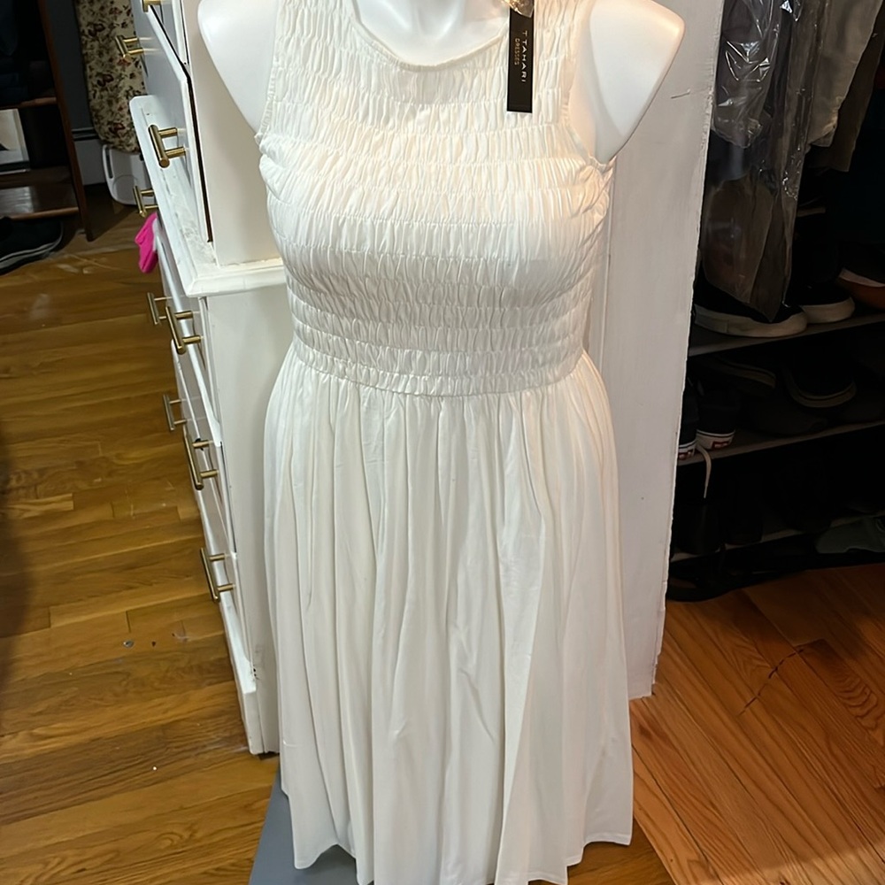 NWT T Tahari white 100% cotton dress, Large.  The perfect Summer dress!